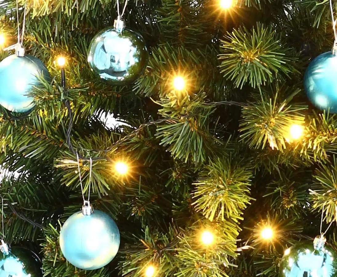 Juletræ 150 cm Maria med LED lys og blå julekugler, produktbillede 7 af 24, Kunstige planter & træer hos HomeNordic