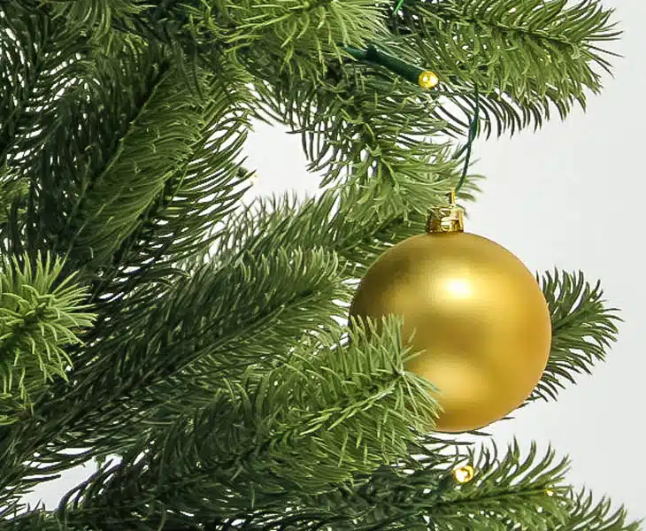 Juletræ 180 cm Spritzguss med 288 LED lys og 34 guldkugler, produktbillede 10 af 24, Kunstige planter & træer hos HomeNordic